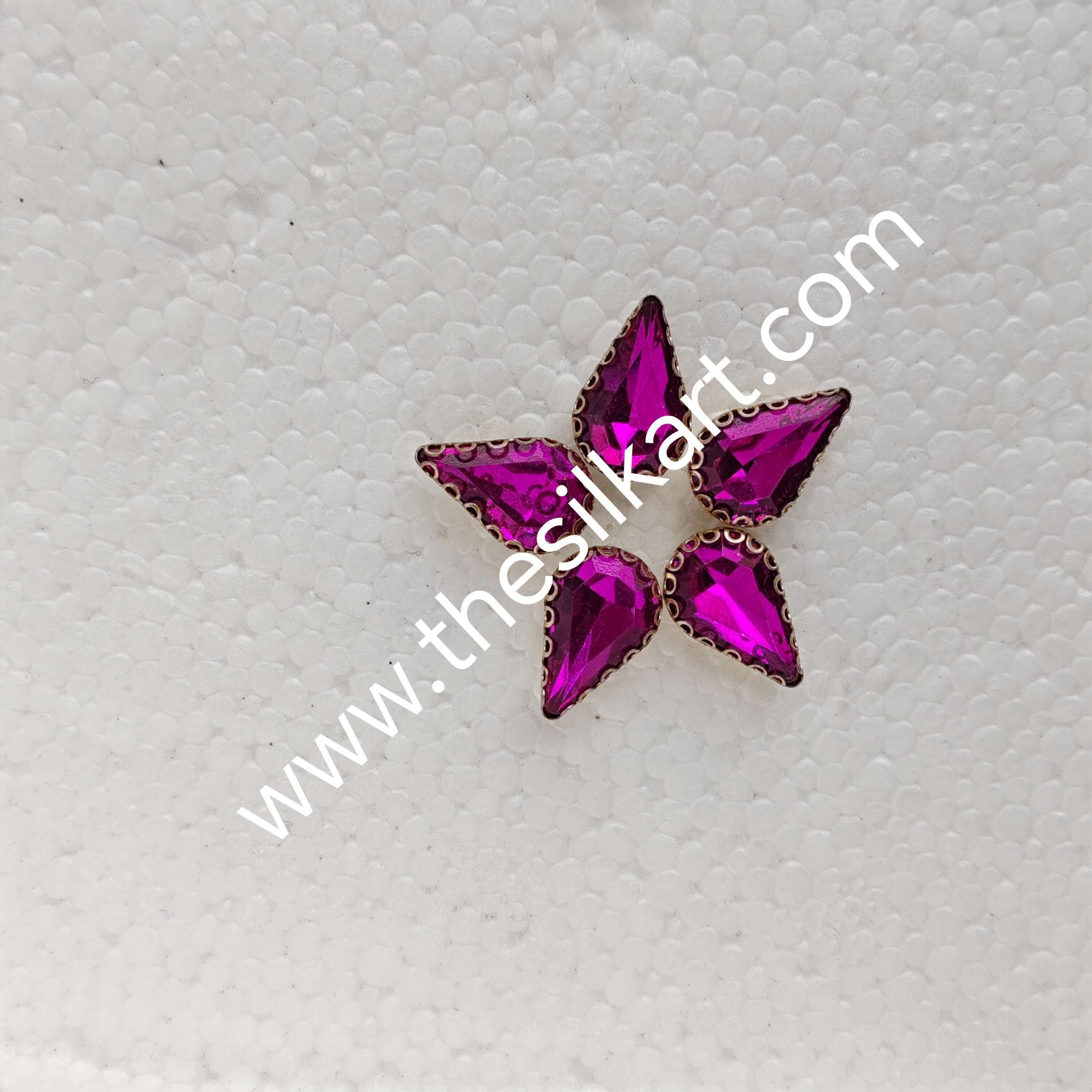 10*8 size droup shape dark pink colour clipstones