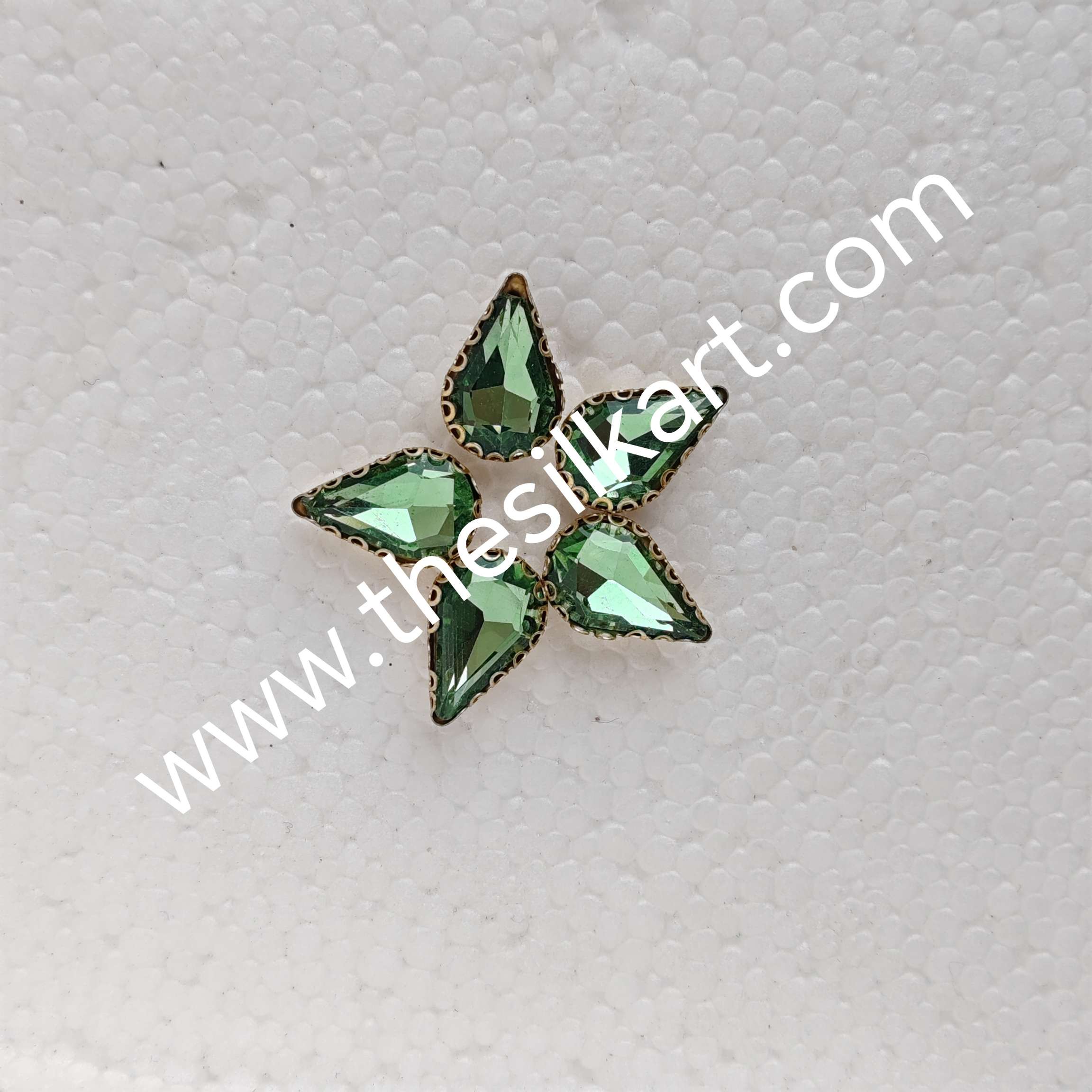 10*8 size droup shape light green colour clipstones