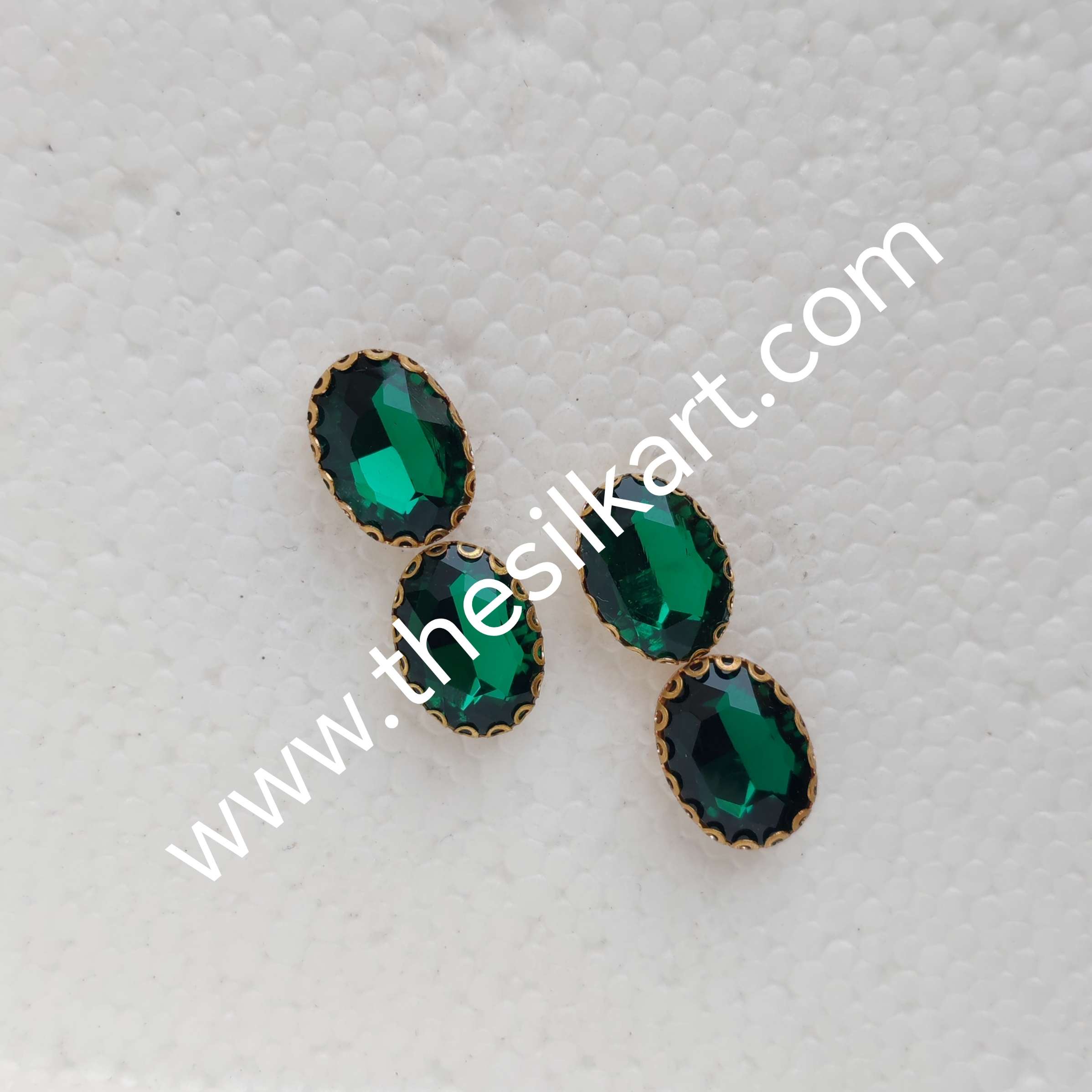 10*15 size oval shape dark green colour clipstones