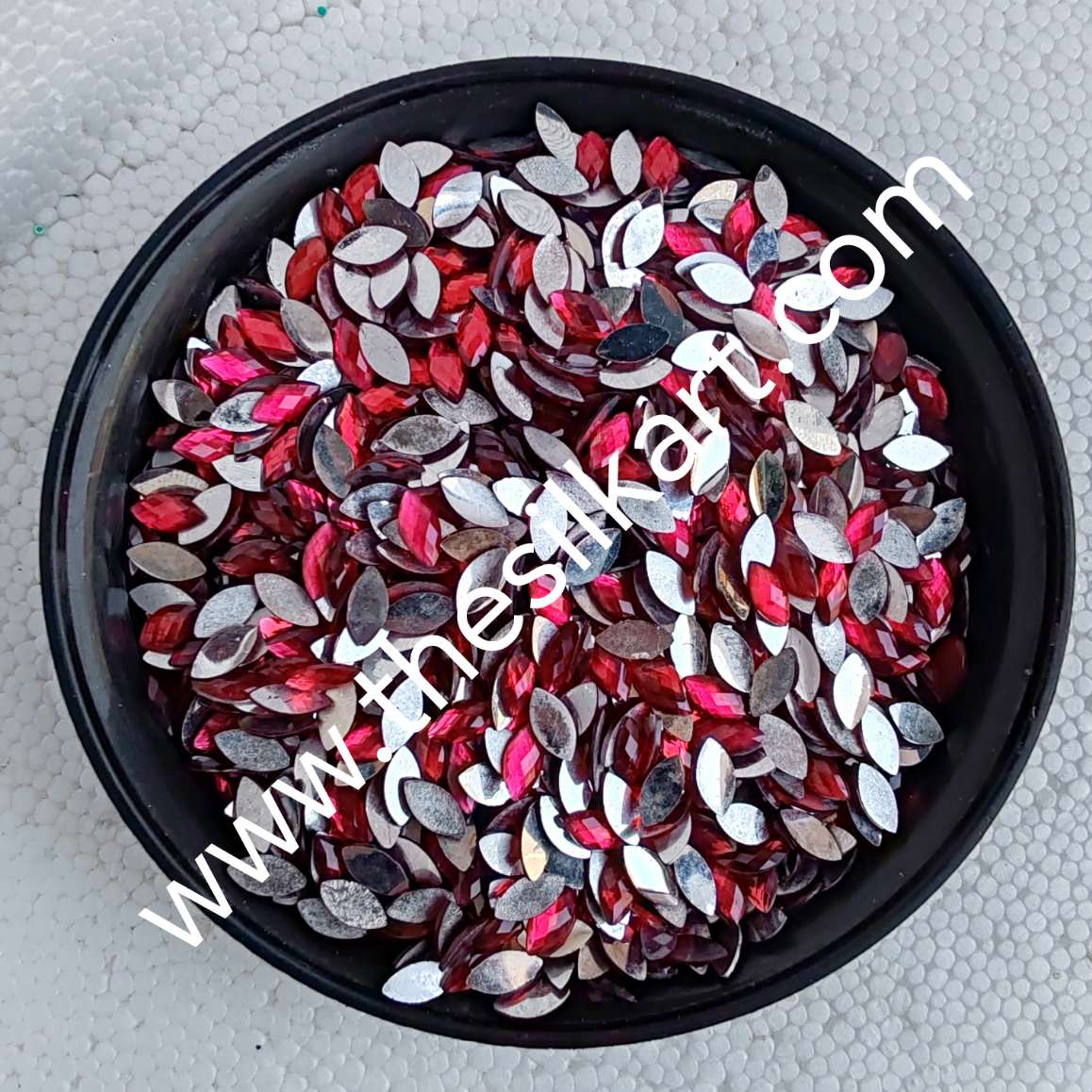 8**4 size eye shape tomato red colour raindroup kundans