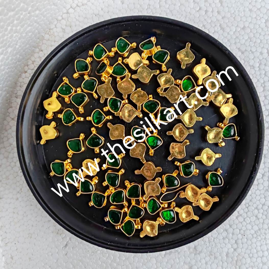 Pear shaped jadav Green kundan with 2 connectors