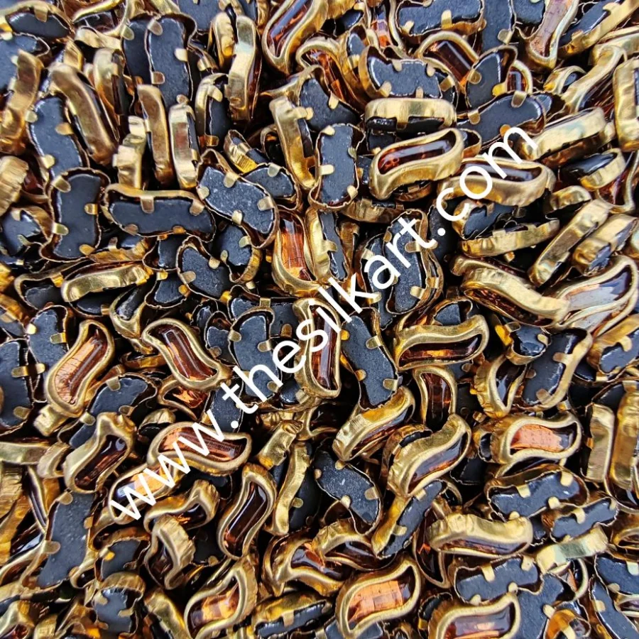 small s shape glossy gold kundans
